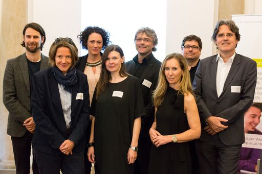  (v.l.n.r.): Tassilo Pellegrini, Gabrielle
Wanzenried, Susanne Lederer-Pabst, Monika Kovarova-Simecek, Hannes
Raffaseder (Prokurist und Leiter Forschung und Wissenstransfer, FH
St. Pölten), Ute Greutter, Helmut Kammerzelt (Leiter Department
Medien und Wirtschaft, FH St. Pölten), Martin Kwauka.