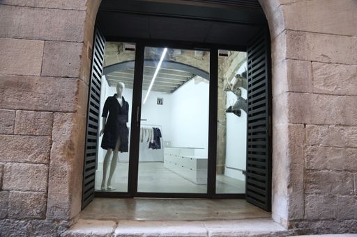  LINIERT shop Barcelona Flagshipstore in einem Palias aus dem
11.Jhdt.