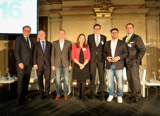 v. l. n. r.: Dr. Armin Wolf, Dr. Peter Schwab,
Prof. Dr. André Reichel, Katarzyna Kompowska, Dr. Mario Jung, Ali
Mahlodji, Dr. Michael Tawrowsky