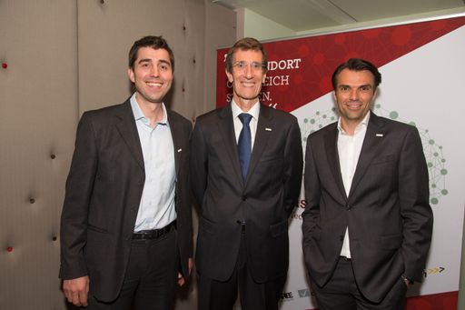  http://www.apa-fotoservice.at/galerie/7699 Im Bild
v.l.n.r.: Joe Pichlmayr (CEO IKARUS Security Software), Wolfgang
Horak (Geschäftsführer ICT Austria), Mag. Jochen Borenich, MBA,
Präsident ICT Austria und COO bei Kapsch BusinessCom