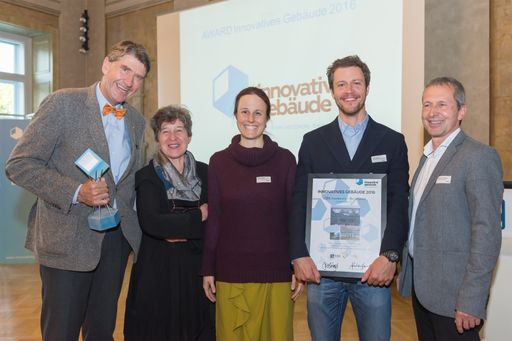 ATP architekten ingenieure nimmt Preis für das
"innovative Gebäude 2016" entgegen.