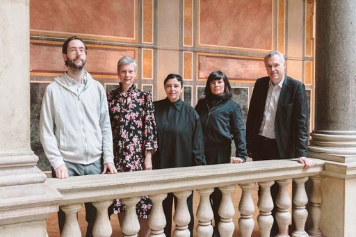  Jury, MAK-Schindler-Stipendien 2016/17 (v. l. n.
r.): Andreas Fogarasi (Künstler, Wien), Catrin Lorch
(Kunstkritikerin, Süddeutsche Zeitung, München), Beatrix Ruf
(Vorsitzende der Jury; Direktorin, Stedelijk Museum Amsterdam), Gabu
Heindl (Architektin, Wien) und Christoph Thun-Hohenstein (Direktor,
MAK, Wien)