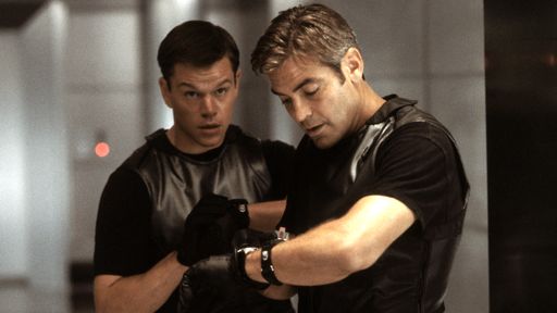 "Oceans Eleven": Linus Caldwell (Matt Damon, li.)
und Danny Ocean (George Clooney) bereiten sich vor... Sendetermin:
Sonntag, 08.05.2016 um 20:15 Uhr bei RTL II.