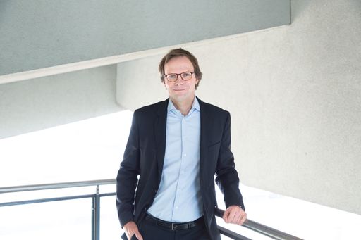  „T-Mobile hat das größte Ausbauproramm der
Unternehmensgeschichte fast abgeschlossen, Ende des Jahres werden
wir defacto LTE-Vollversorgung in ganz Österreich anbieten. Als
großes Dankeschön an all unsere treuen Kunden erhalten diese die 4.
Mobilfunkgeneration LTE ohne zusätzlichen Kosten geschenkt“, sagt
Andreas Bierwirth, CEO T-Mobile Austria.