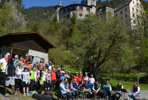 Mehr als 150 Teilnehmer erkundeten im Rahmen von
„Radln mit Genuss“ in drei Tagen die kulinarischen und kulturellen
Highlights in der Ferienregion Imst.