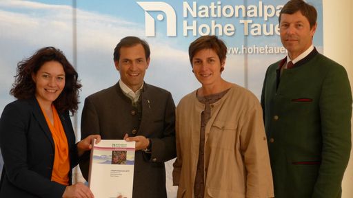  Foto (NPHT) v.l.n.r.: LHSTv. Mag. Ingrid Felipe (Tirol),
Ratsvorsitzender LR Mag. Christian Ragger (Kärnten), LHSTv. Dr.
Astrid Rössler (Salzburg) und Bundesvertreter Dipl.-Ing. Günter
Liebel