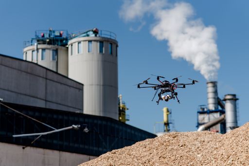 Vorschau Bild von Der Skyability Flugroboter bei Fundermax im Einsatz