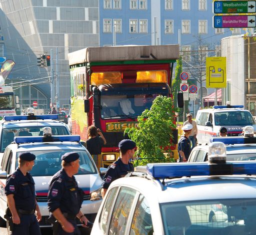 Vorschau Bild von Das Bushmobil am Hanf Wandertag in Wien