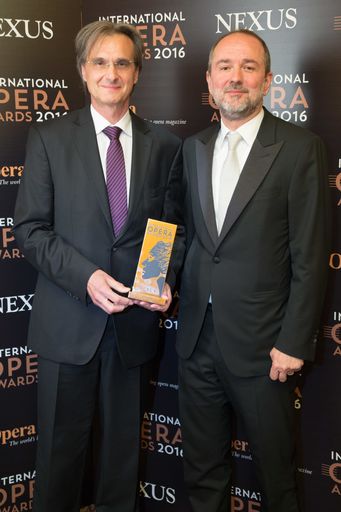 Vorschau Bild von Intendant Roland Geyer und VBW-Generaldirektor
Thomas Drozda mit dem International Opera Award 2016