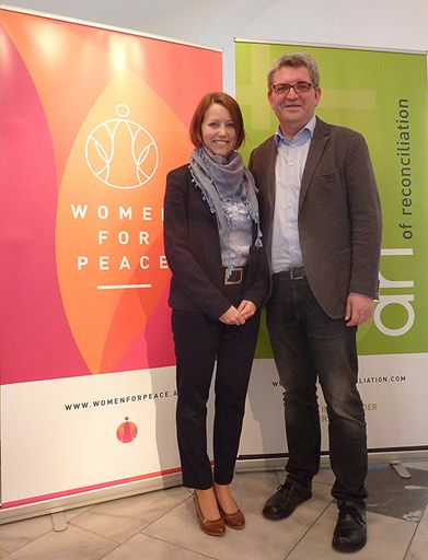 Mag. Nina Missethon (Management Women for Peace Konferenz),
Dipl.Ing. Hannes Missethon (Gründer Initiative Art of
Reconciliation)