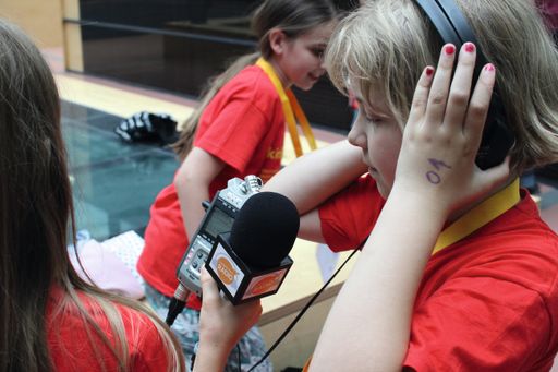  Kinder auf Reportage