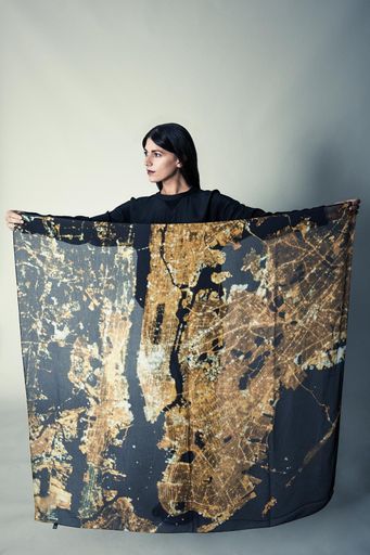 Vorschau Bild von New York by Night One of the Expedition 35 crew members aboard
the Earth-orbiting International Space Station exposed this 400
millimeter night image of the greater New York City metropolitan
area.