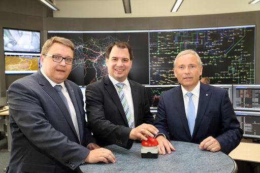 Vorschau Bild von Am Bild: Martin Graz (Vorstandsdirektor Energie
Steiermark), Michael Schickhofer (LH-Stv.), Christian Purrer
(Vorstandssprecher Energie Steiermark) (v.l.n.r.)