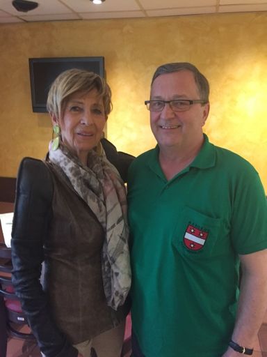 Vorschau Bild von Bundesvorsitzende des ÖSB, LAbg. Ingrid Korosec, mit dem Sieger
der Kategorie „Einzelergebnis Herren“ Leopold Langsenlehner