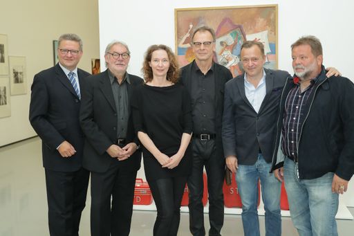 https://www.apa-fotoservice.at/galerie/7809/ Im
Bild v.l.n.r.: Hermann Dikowitsch, Joachim Rössl,Elisabeth
Voggeneder, Kuratorin Forum Frohner, Christian Bauer, Kurator der
Ausstellung, Stefan Frohner