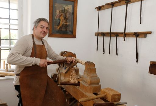 Dem Drechsler beim Arbeiten über die Schulter schauen