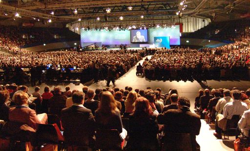Vorschau Bild von Beim ökumenischen Kongress "Begegnung.Versöhnung.Zukunft", der
von 30.Juni bis 2. Juli 2016 in München stattfindet, werden rund
4.000 Christinnen und Christen aus unterschiedlichen Konfessionen
erwartet.