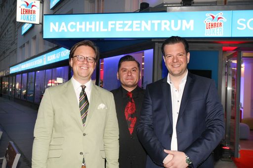  http://www.apa-fotoservice.at/galerie/7828 Im Bild
v.l.n.r.: Dr. Hendrik Müller (ehem. Dozent Oxford University /
wissenschaftlicher Beirat), Hermes (Moderation) und Michael
Kriegler, MSc (Geschäftsführer)