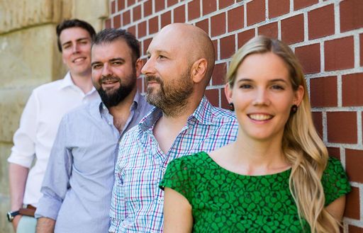  Das FoodNotify Team v.l.n.r.: Thomas Primus, Mirza
Muharemagic, Adnan Hanic, Christina Primus