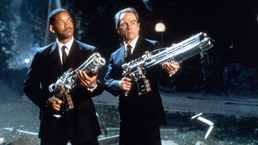 Vorschau Bild von "MIB - Men In Black": Agent J (Will Smith, li.) und
Agent K (Tommy Lee Jones) sind erfahrene Alienjäger. Sendetermin:
Freitag, 27.05.2016 um 20:15 Uhr bei RTL II.