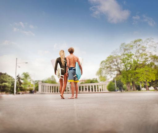  3CityWave – Surfer warten auf die Welle in Wien am
Schwarzenbergplatz