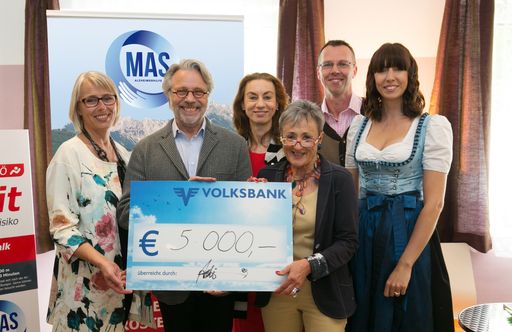 Adi Hirschal übergibt Spendenscheck an die MAS
Alzheimerhilfe