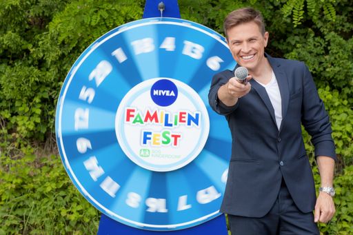  Das Spendenrad dreht sich wieder für den guten
Zweck - mit Moderator Robert Steiner