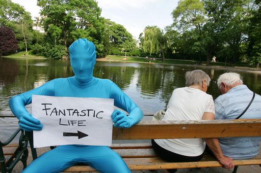 Vorschau Bild von http://www.apa-fotoservice.at/galerie/7827 30
fantastische Wesen sind am Samstag, den 4. Juni, in der Wiener
Innenstadt unterwegs, um den Menschen auf den Straßen der
Bundeshauptstadt einen besonderen Anblick zu bieten und ein Lächeln
ins Gesicht zu zaubern. Wer einen der vielen Morphsuit-Träger
findet, wird belohnt und kann an einem großen Gewinnspiel
teilnehmen.