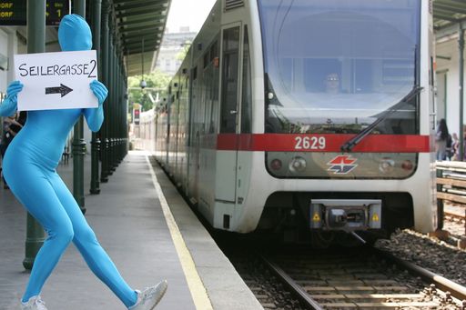 Vorschau Bild von http://www.apa-fotoservice.at/galerie/7827 30
fantastische Wesen sind am Samstag, den 4. Juni, in der Wiener
Innenstadt unterwegs, um den Menschen auf den Straßen der
Bundeshauptstadt einen besonderen Anblick zu bieten und ein Lächeln
ins Gesicht zu zaubern. Wer einen der vielen Morphsuit-Träger
findet, wird belohnt und kann an einem großen Gewinnspiel
teilnehmen.