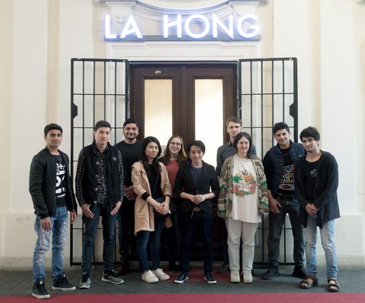  Stardesigner Nhut La Hong designte gemeinsam mit
geflüchteten Jugendlichen