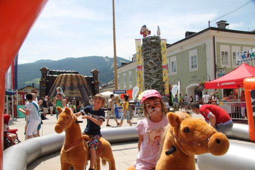  11. „Mega Kindertag“: Am 24. Juli 2016 wird das
historische Radstadt wieder von Tausenden von Kindern gestürmt.