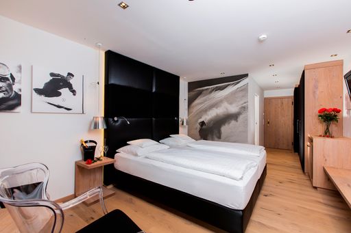 Vorschau Bild von Die neuen Legenden-Zimmer (hier Toni Sailer) im Sporthotel
Reisch**** in Kitzbühel.