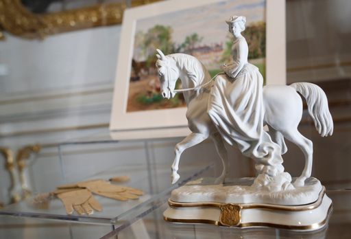 Vorschau Bild von Statuette - Reithandschule - Bild Schloss Sassetot