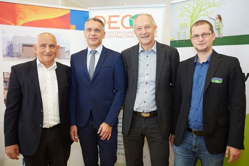  http://www.apa-fotoservice.at/galerie/7880 Im Bild
v.l.n.r.: Kurt Mühlböck, Geschäftsführer Mühlböck
Holztrocknungsanlagen GmbH, Ing. Robert Pichler, Obmann DECA -
Dienstleister Energieeffizienz & Contracting Austria, Dr. Christian
Rakos, Geschäftsführer Save Energy Austria GmbH und Mag. Johannes
Wahlmüller, Energie- und Klimasprecher, GLOBAL 2000