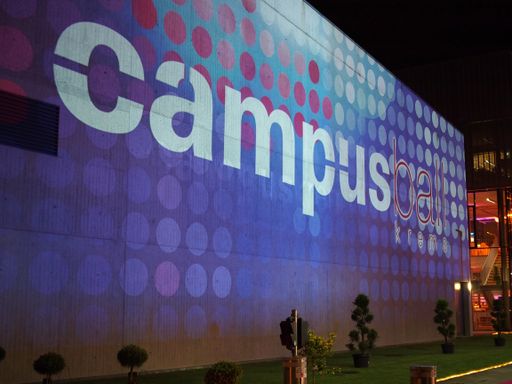 Vorschau Bild von Die Fassade des Audimax der Donau-Universität Krems wurde
effektvoll in Szene gesetzt.