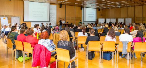  Österreich hilfsbereit Zivilgesellschaft aktiv
Treffen für 150 Freiwillige in der Flüchtlingshilfe in Salzburg mit
Christian Konrad im Bildungszentrum St. Virgil, Foto: Neumayr/Leo
12.06.2016