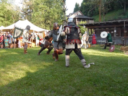 Vorschau Bild von Zum siebzehnten Mal verwandeln sich am 9. und
10. Juli 2016 der historische Markt und das Burgerlebnis Mauterndorf
in ein authentisches mittelalterliches Treiben.