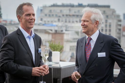 Geschäftsführer Ernst Kreihsler (CPI Immobilien) im
Gespräch mit Geschäftsführer Klaus Hennig (ISF Institut
Deutsch-Schweizer Finanzdienstleistungen)