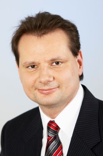  Mit 1. Juni 2016 hat Dr. Richard Öllinger die Position als
Country Lead Inflammation & Immunology bei Pfizer Österreich
angetreten. In dieser Funktion ist er verantwortlich für den
Geschäftsbereich Entzündliche Erkrankungen und Immunologie sowie
erneut Mitglied der Pfizer Austria Geschäftsleitung.