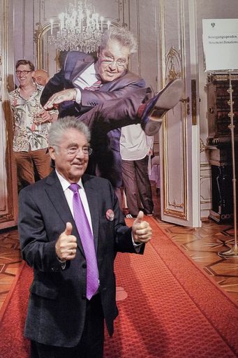 Vorschau Bild von Bundespräsident Heinz Fischer bei der
Pressekonferenz zu „Bitte – Danke! Heinz Fischer im Porträt“ im
Fotomuseum WestLicht