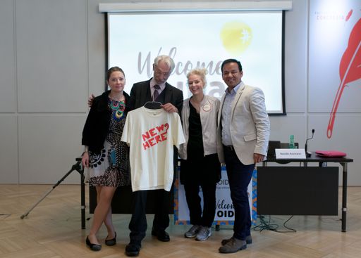 Vorschau Bild von #WELCOMEoida Medien-Kickoff am Weltflüchtlingstag
mit Initiatorin Anna Müller-Funk, Amnesty-Generalsekretär Heinz
Patzelt, Initiatorin Natalie Assmann und Café Latte Art-Betreiber
Habib Ghulam