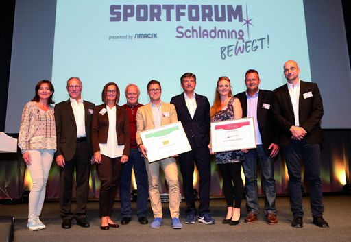 Cornelia Schierl Sportalpen Marketing (dritte v. rechts), Anton
Pichler, Sport Leading Company (vierter v. rechts)