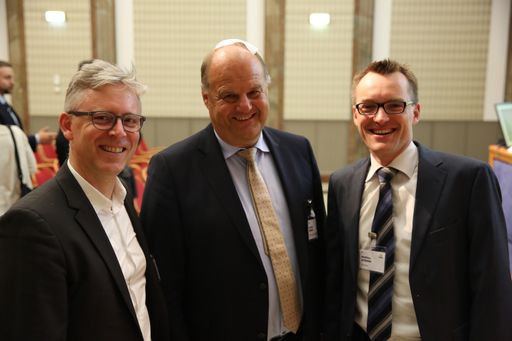  Peter Ganten (Vorsitzender des Vorstands OSB A)
Hartmut Müller (Präsident und Gründer OSSBIG) Matthias Stürmer
(Vorstandsmitglied CH OPEN) (v.l.n.r.)