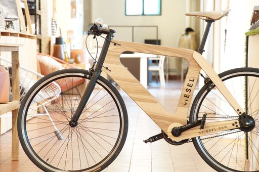 Das Startup My Esel produziert Maß-Fahrräder aus
Holz in Serienfertigung.
