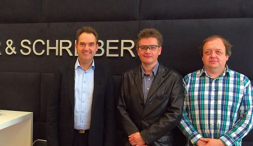  Gesellschafter der GRÜN Fundraising Services GmbH in Wien nach
dem Notarakt: v.l.n.r. Dr. Oliver Grün, Klaus Schwarz und Markus
Unterberger.