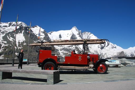  Absolutes Highlight - Löschfahrzeug Marke Austro Fiat (Baujahr
1931) der Freiwilligen Feuerwehr Ried im Innkreis.