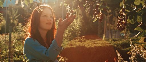  Still aus dem Musikvideo "What About Us"