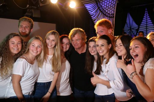 Chor Borg Gastein mit Rob Bolland - Gewinner des
Talentwettbewerbes "Helden von heute - Falco goes school 2016" der
Falco Privatstiftung in der Kategorie 3 - Oberstufen