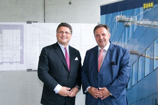  http://www.apa-fotoservice.at/galerie/7957/ Im Bild
v.l.n.r.: Karl-Heinz Strauss (Vorstandsvorsitzender PORR), Franz
Chalupecky (Vorstandsvorsitzender ABB Österreich)