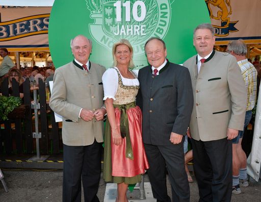 LH Erwin Pröll, Direktorin Klaudia Tanner, NÖ Bauernbundobmann
LK-Österreich-Präsident Hermann Schultes und BM Andrä Rupprechter am
Bauerntag in Wieselburg.